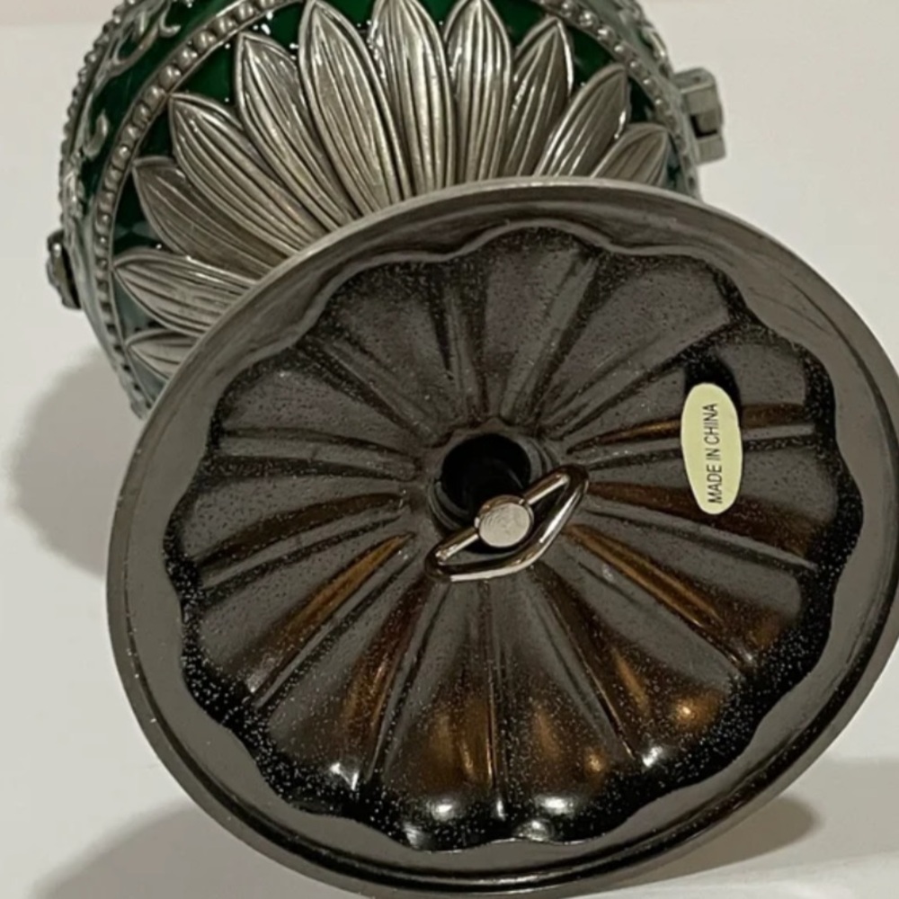 Vintage Silver and Green Decorative Egg w/Hidden Church Musical Trinket Box - Picture 5 of 5
